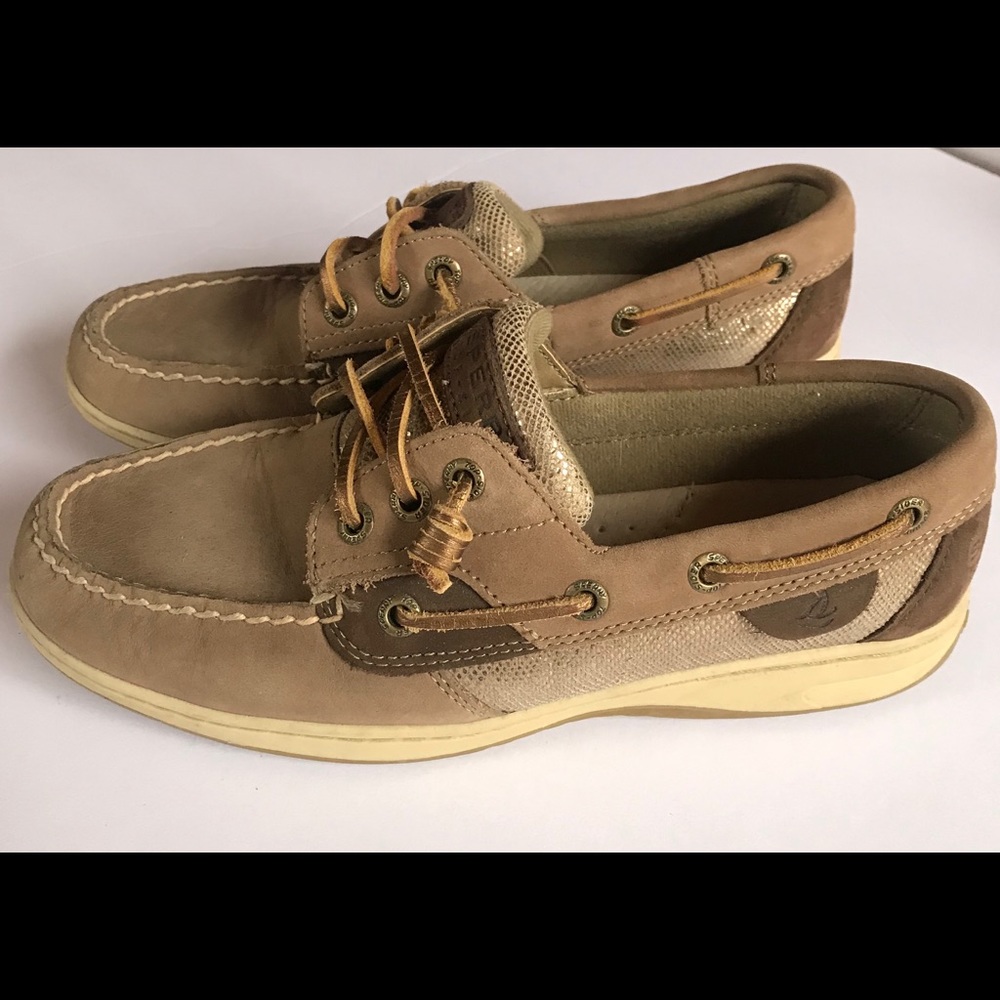 Sperry women’s size 6.5 boat shoes.